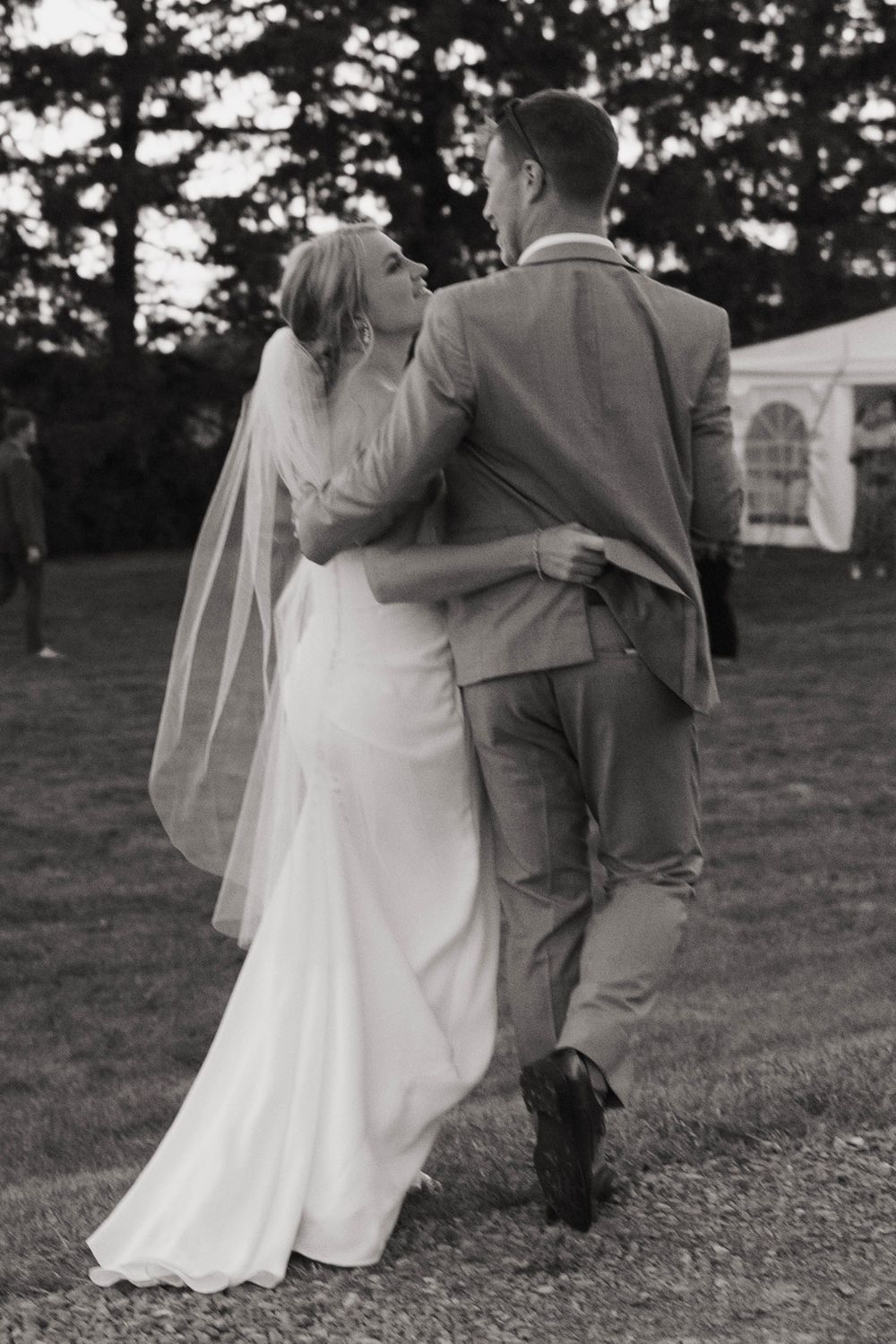 intimate candids during a backyard wedding