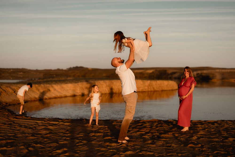 Séance photo famille au bord de mer en Bretagne