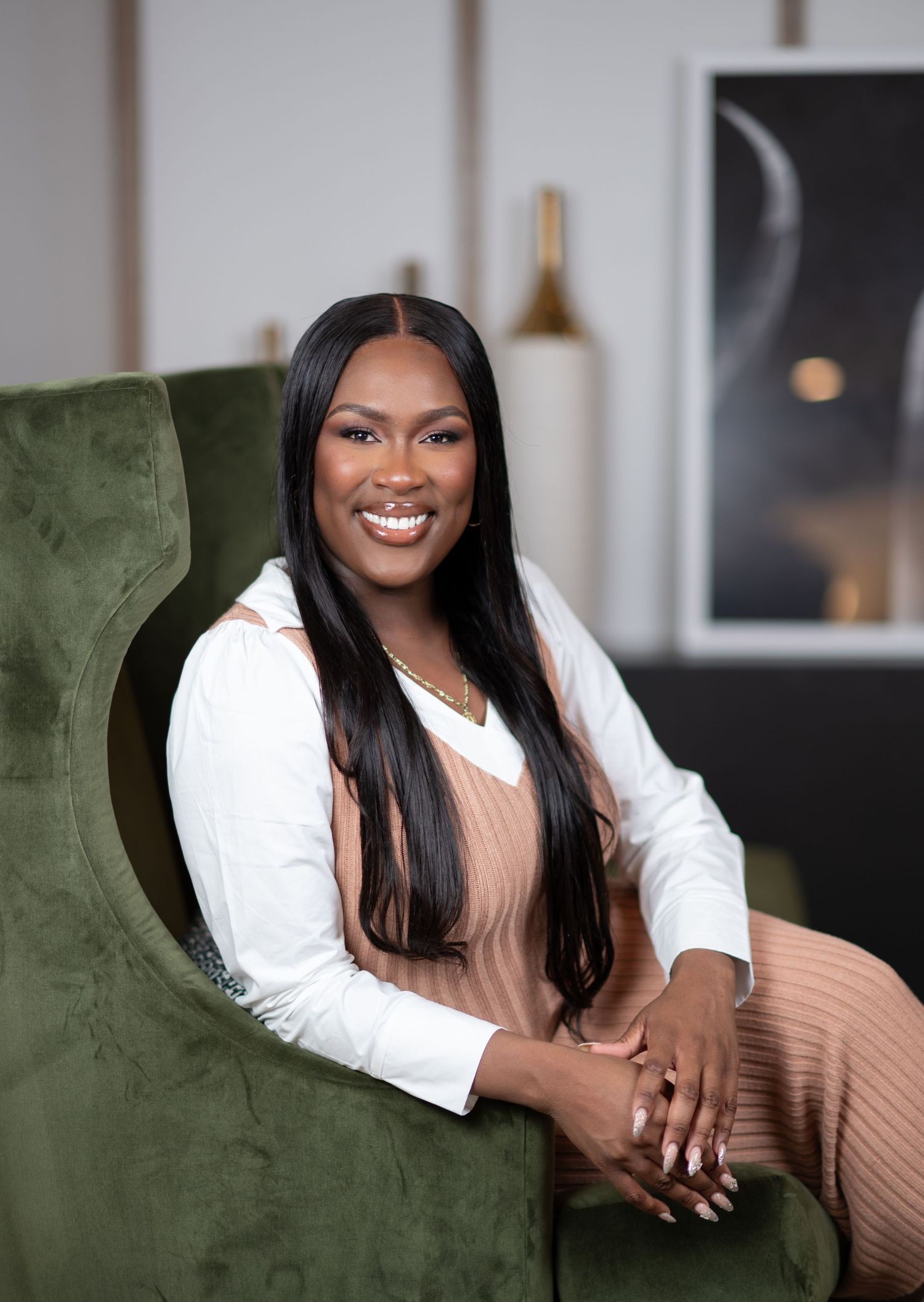 DMV Photographer captures branding photos for a mental health therapist in Alexandria Virginia