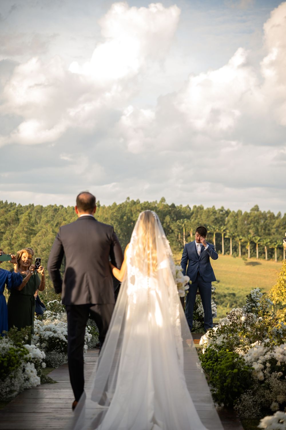 Cerimônia emocionante em casamento ao ar livre na Fazenda Santa Maria