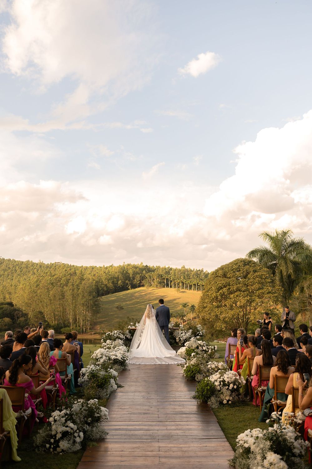 Cerimônia emocionante em casamento ao ar livre na Fazenda Santa Maria