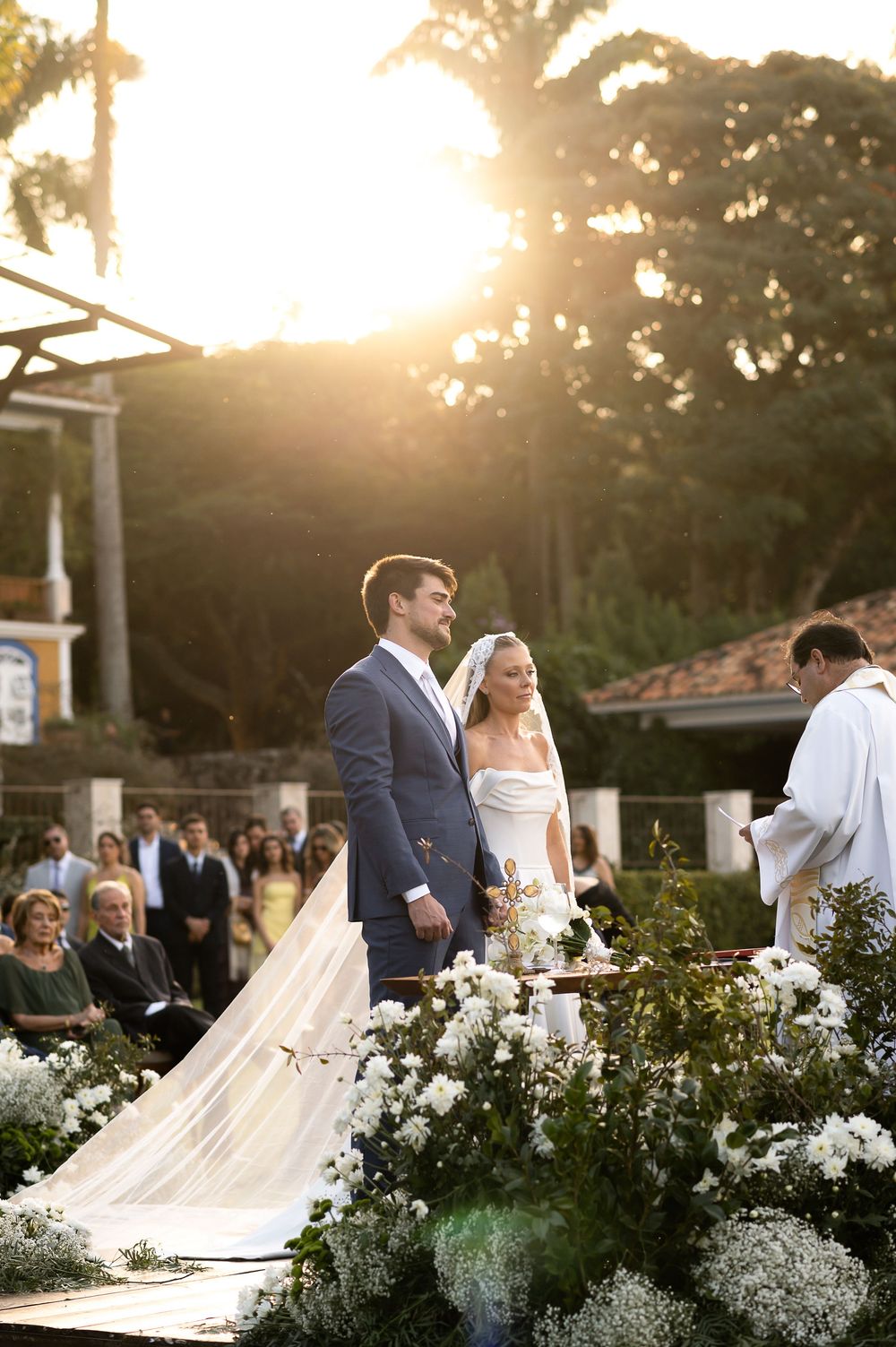Cerimônia emocionante em casamento ao ar livre na Fazenda Santa Maria