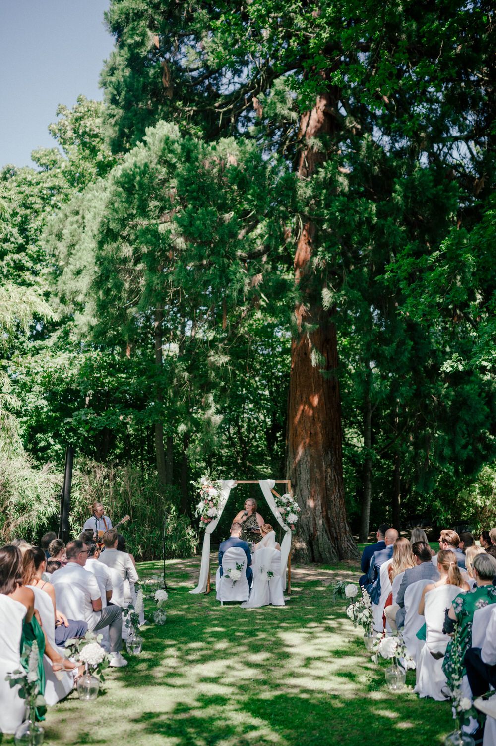 Freie Trauung auf der Burg Schwarzenstein. Weingut Hochzeit