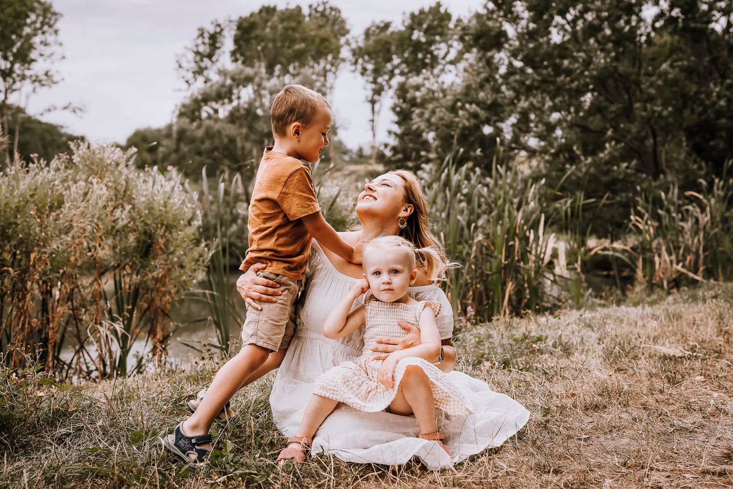 Christchurch wedding photographer. Christchurch family photographer.