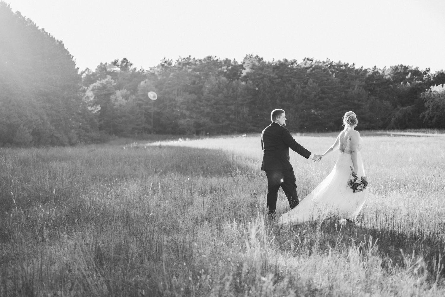 wedding couple walking into the sunset, MN Wedding photo, MN wedding photographer, North Dakota wedding photographer