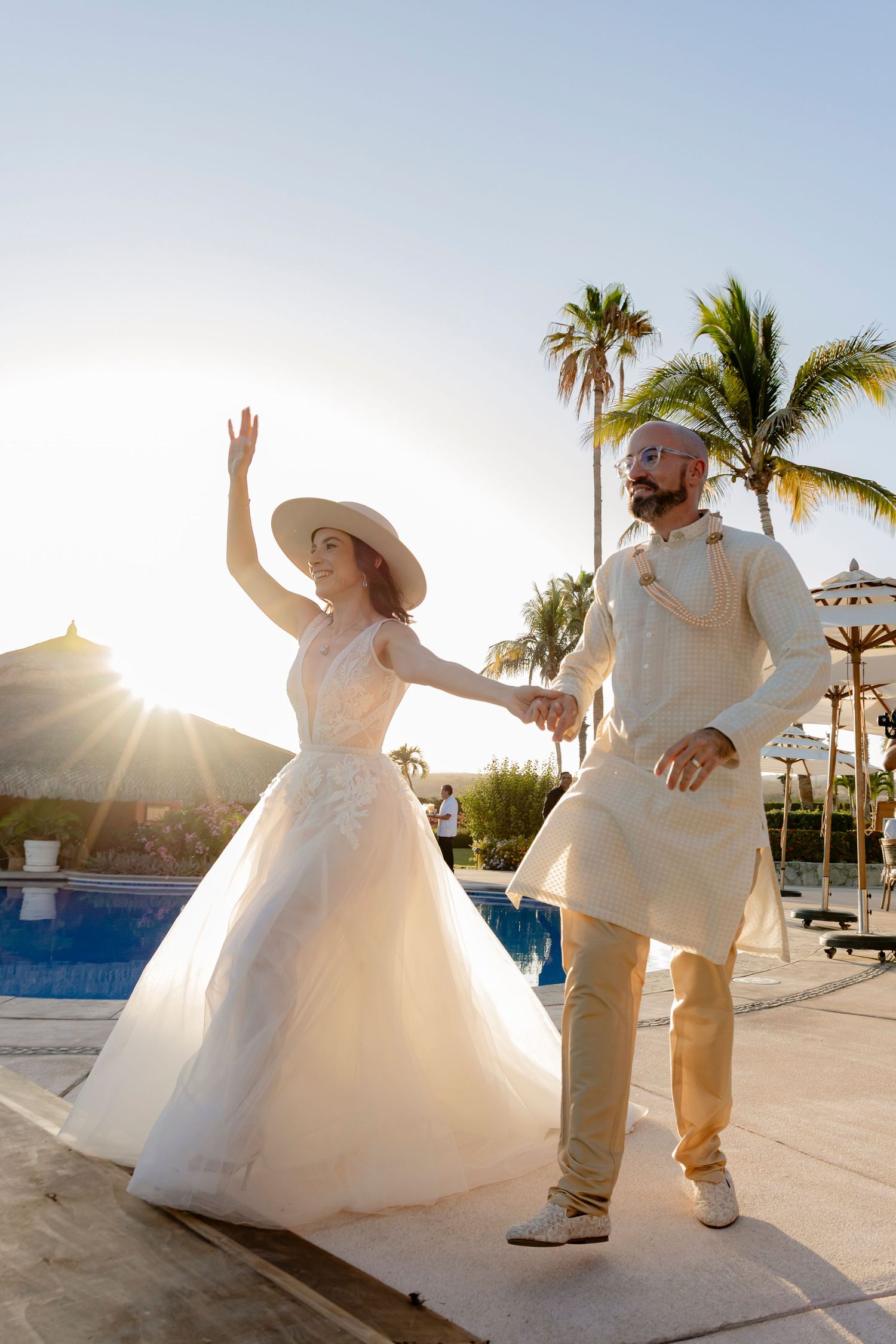 Romantic couples photoshoot in San José del Cabo beach