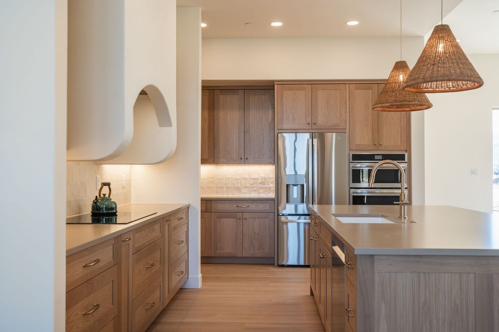 large kitchen with fixtures