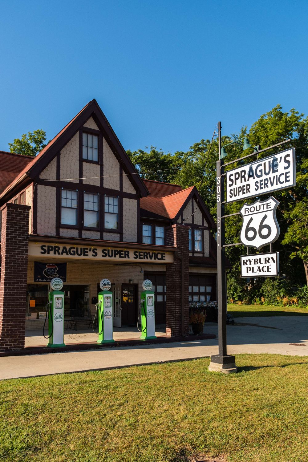 Sprague's Super Service in Bloomington/Normal, IL on Route 66. September 4, 2026. Photo: David Manning.