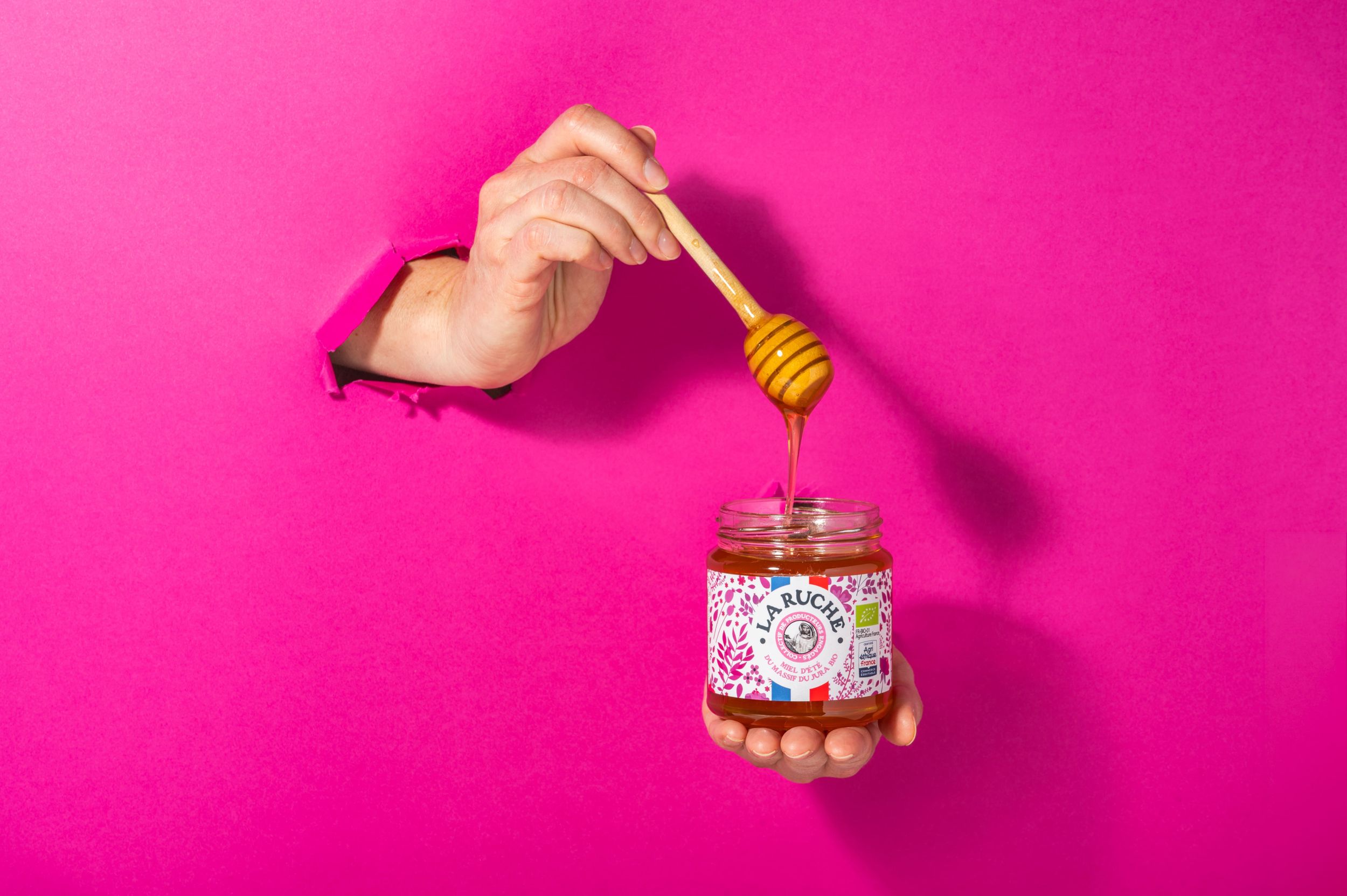 Extrait d'un shooting réalisé pour la marque de miels La Ruche par la photographe culinaire Mélanie Rousselle. Shooting en studio.