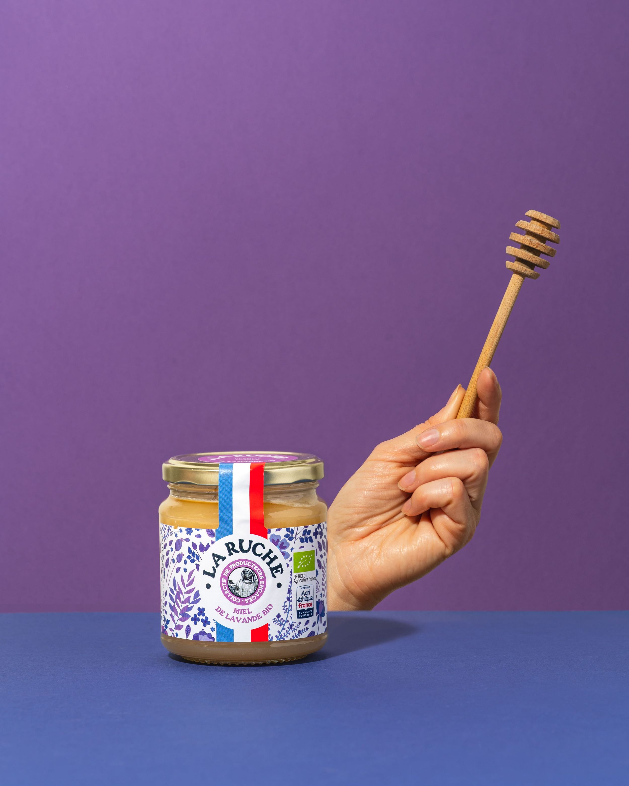 Extrait d'un shooting réalisé pour la marque de miels La Ruche par la photographe culinaire Mélanie Rousselle. Shooting en studio.