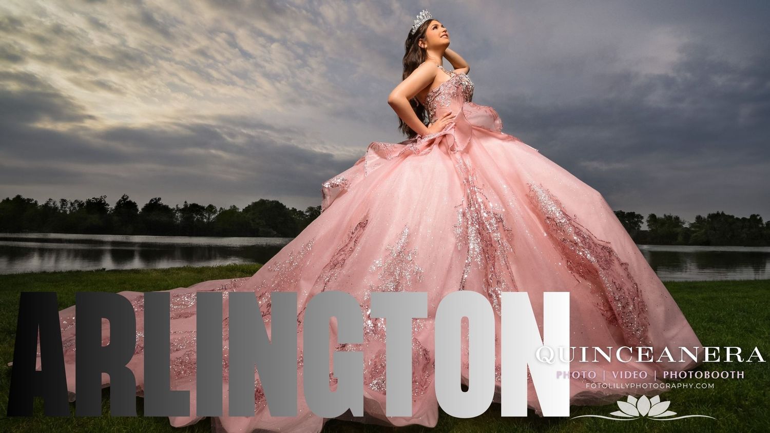 Fotolilly Photography photographing a quinceañera wearing a black hat at the fort worth stockyards