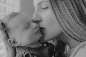 Family relaxing on sofa with newborn baby - Lifestyle newborn session by Gesiel Martins in Rochester Hills, MI