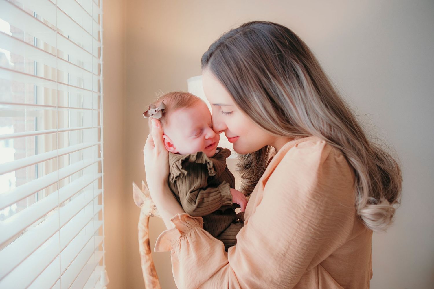 Family relaxing on sofa with newborn baby - Lifestyle newborn session by Gesiel Martins in Rochester Hills, MI