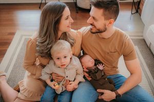 Family relaxing on sofa with newborn baby - Lifestyle newborn session by Gesiel Martins in Rochester Hills, MI