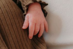 Close-up of newborn baby sleeping peacefully at home - In-home lifestyle newborn session by Gesiel Martins