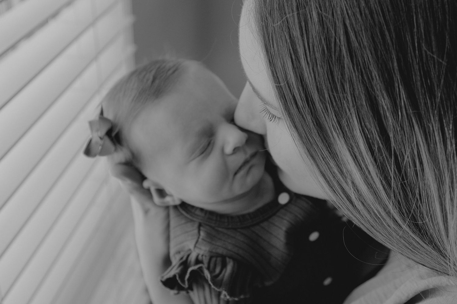 Family relaxing on sofa with newborn baby - Lifestyle newborn session by Gesiel Martins in Rochester Hills, MI