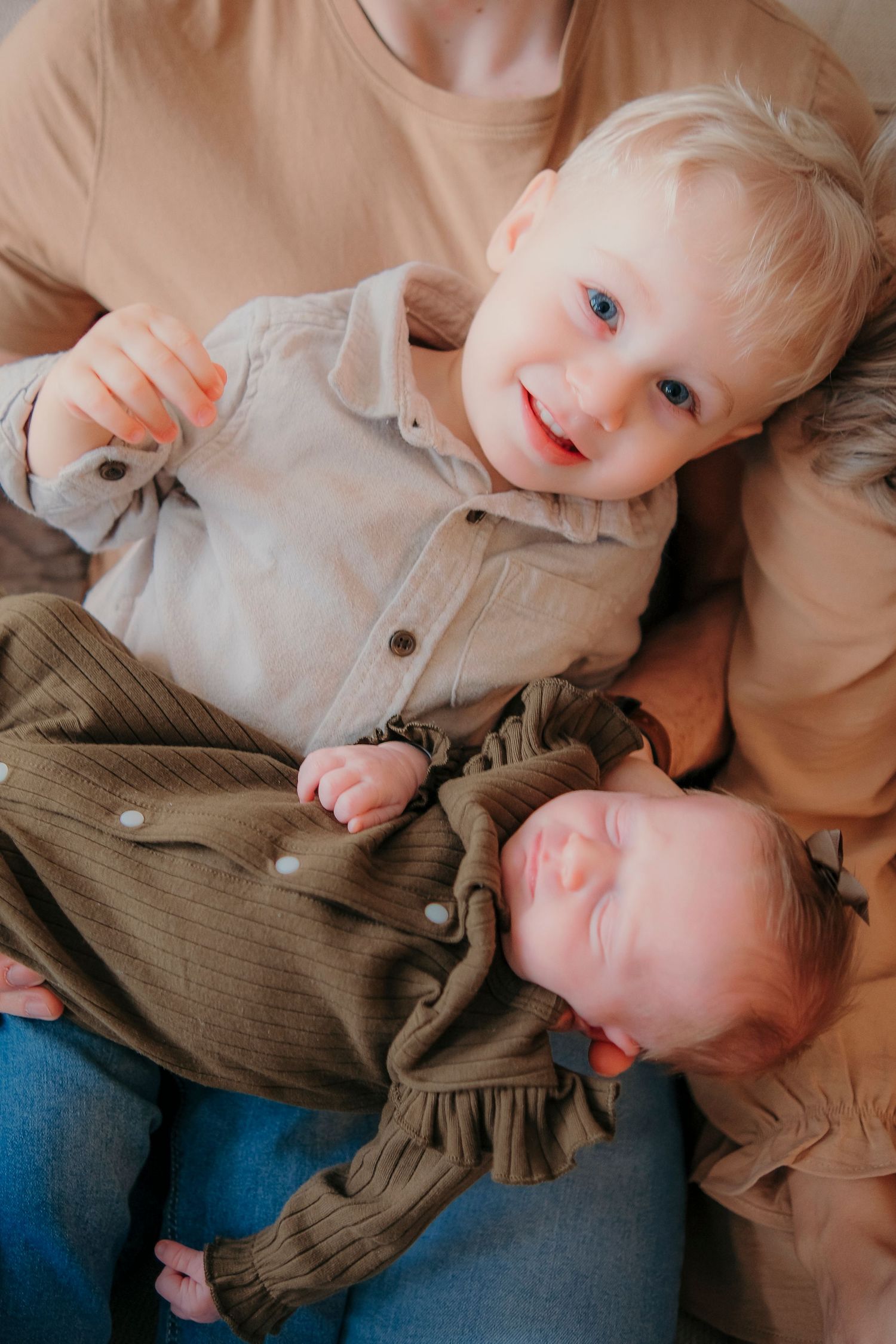 Big sibling holding newborn baby - In-home lifestyle family and newborn photoshoot by Gesiel Martin