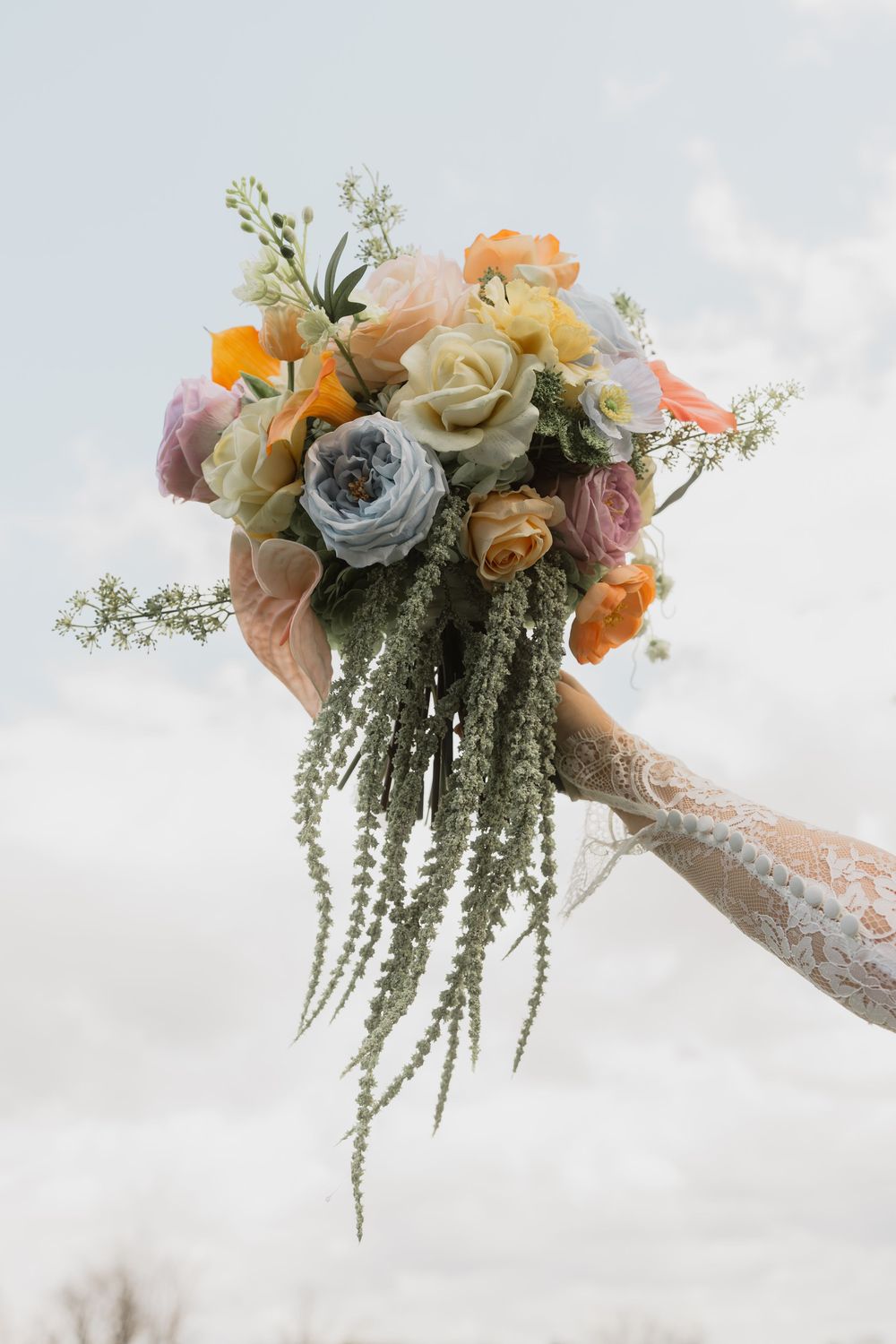 Bride holding bouquet, the reserve venue lenoir city