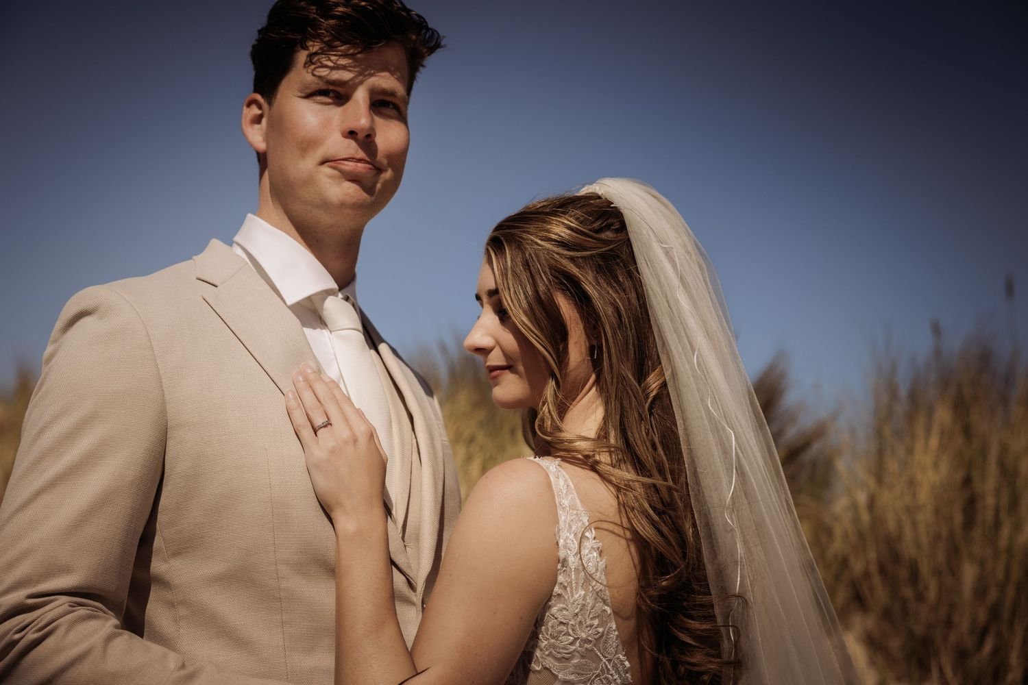 Beste trouwfotograaf Reuver, Beste trouwfotograaf Nederland. Leuke spontane trouwfotograaf. Trouwfotografe. Warme fotografie. Styled foto's