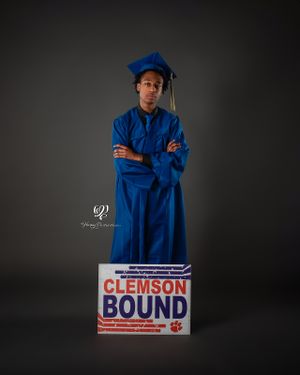 Lexington, SC senior grad; high school grad photos; best photographer Lexington, SC; senior student photoshoot