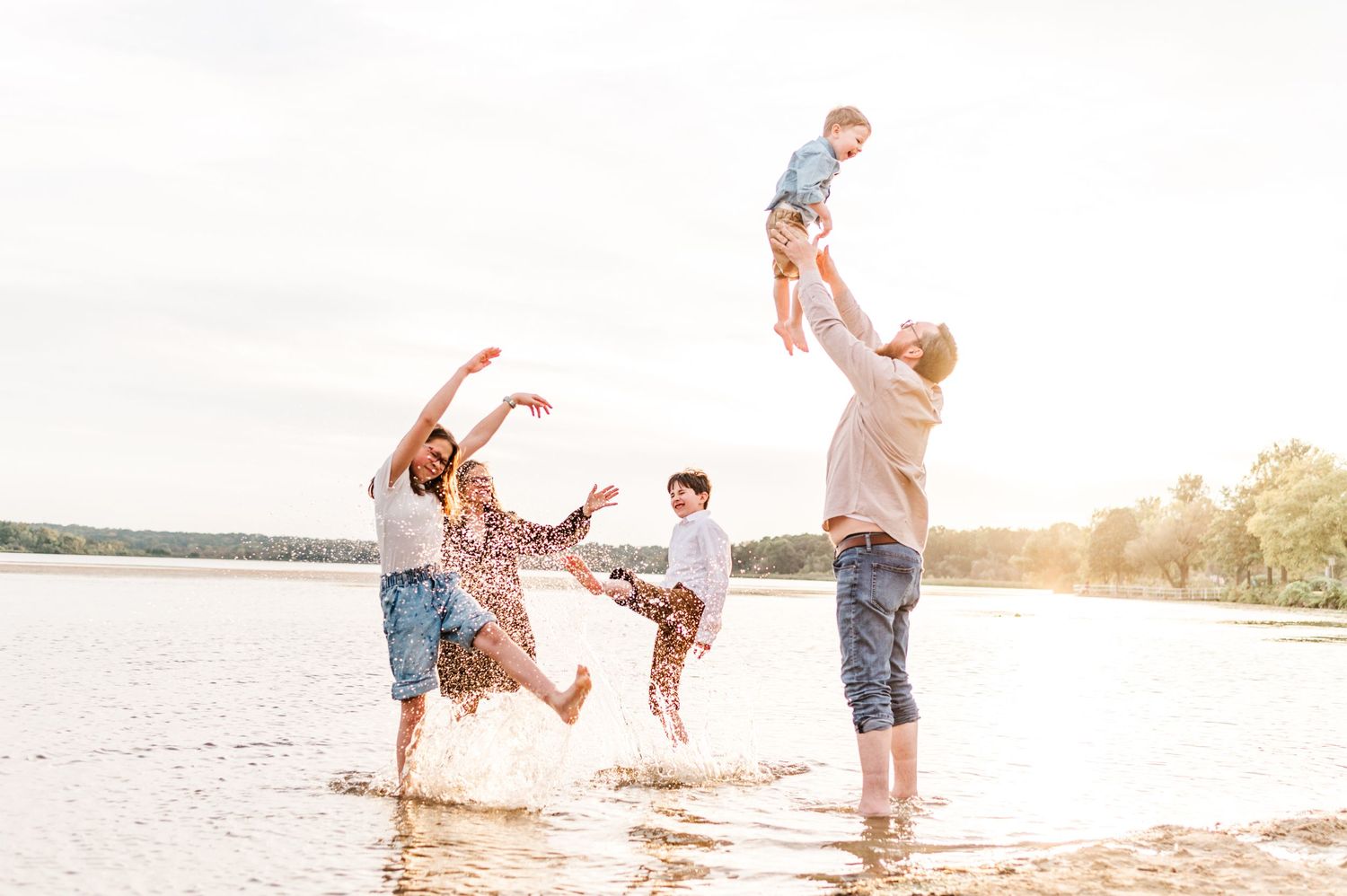 Outdoor family lifestyle session Lake Wingra