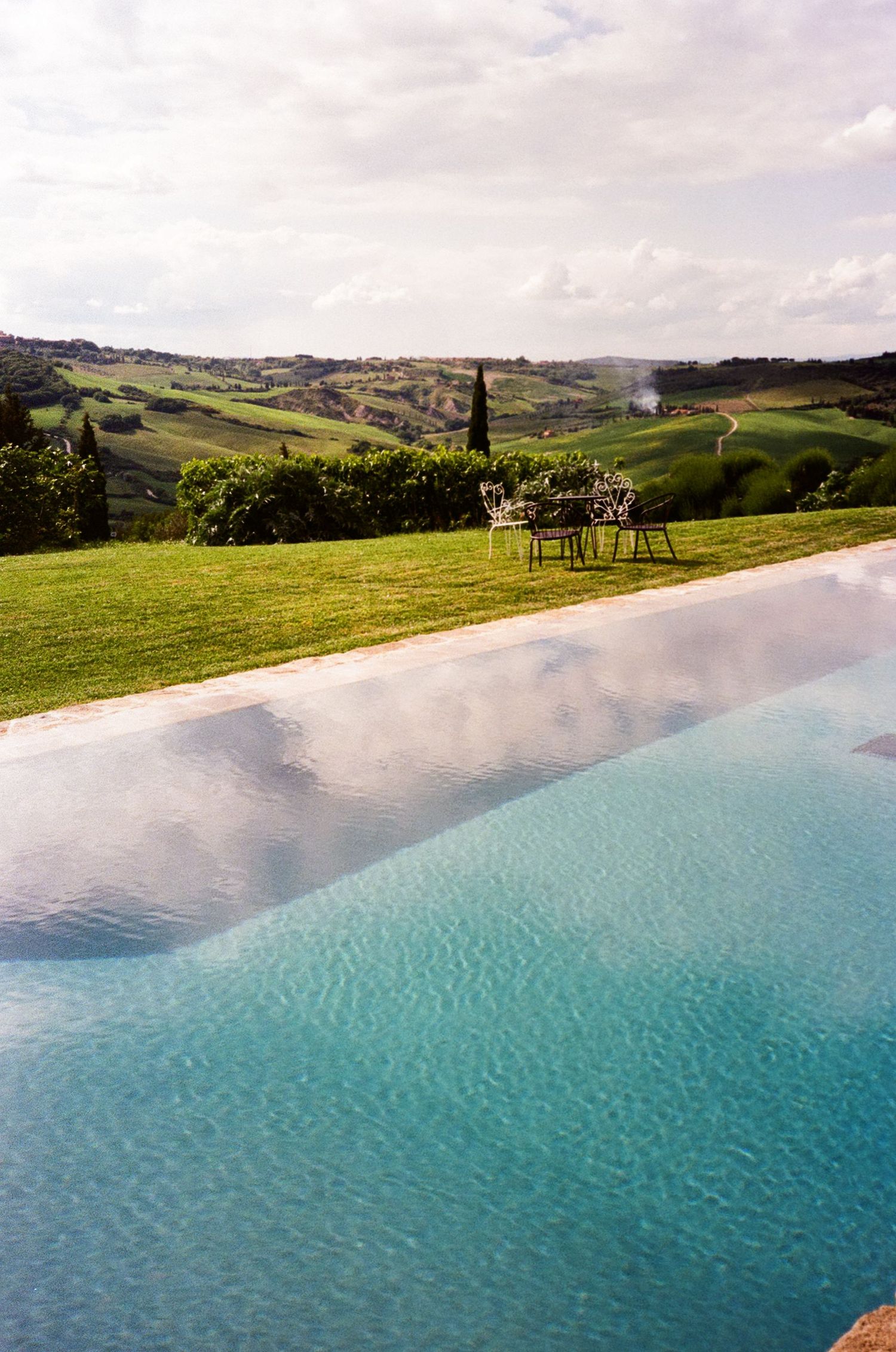 FILM Wedding photographer Italy. 
Luxury destination wedding photography in Tuscany Amalfi Coast, Lake Como. 
Emotional wedding photos