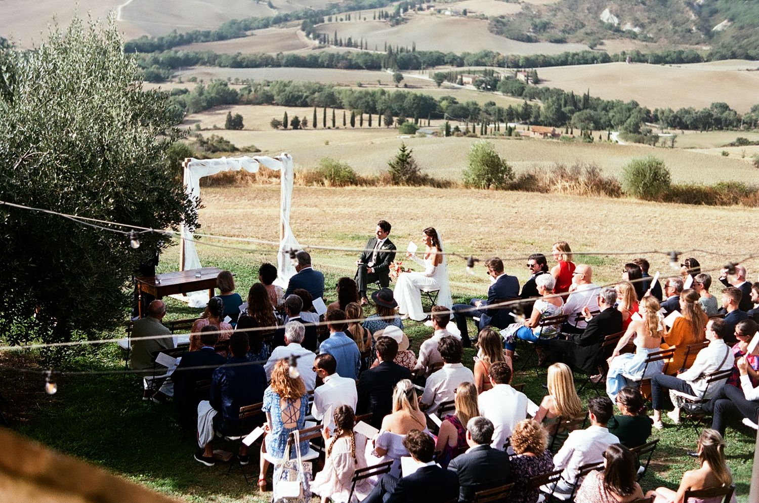 Wedding photographer Italy. 
Luxury destination wedding photography in Tuscany Amalfi Coast, Lake Como. 
Emotional wedding photos