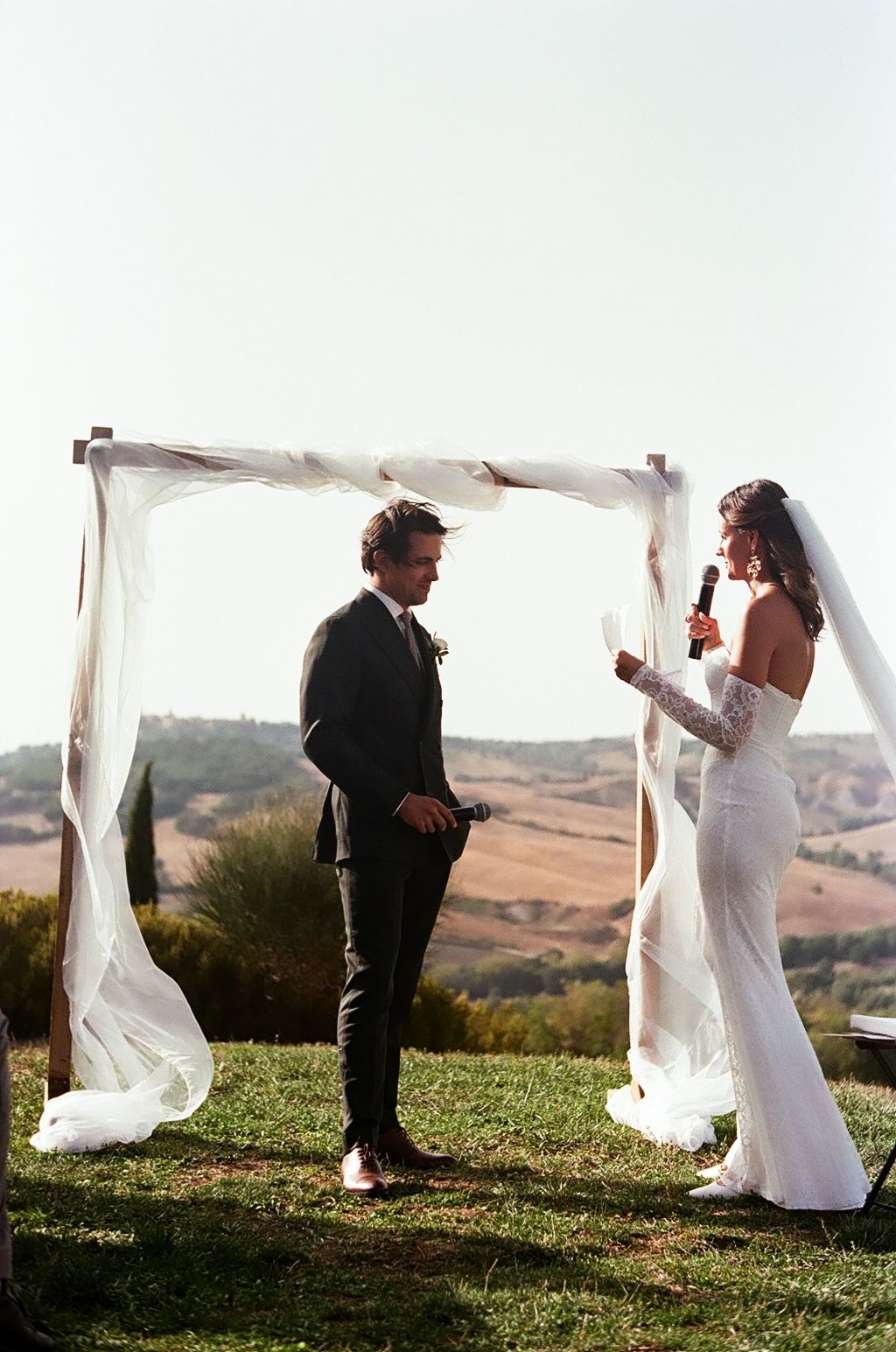Wedding photographer Italy. 
Luxury destination wedding photography in Tuscany Amalfi Coast, Lake Como. 
Emotional wedding photos