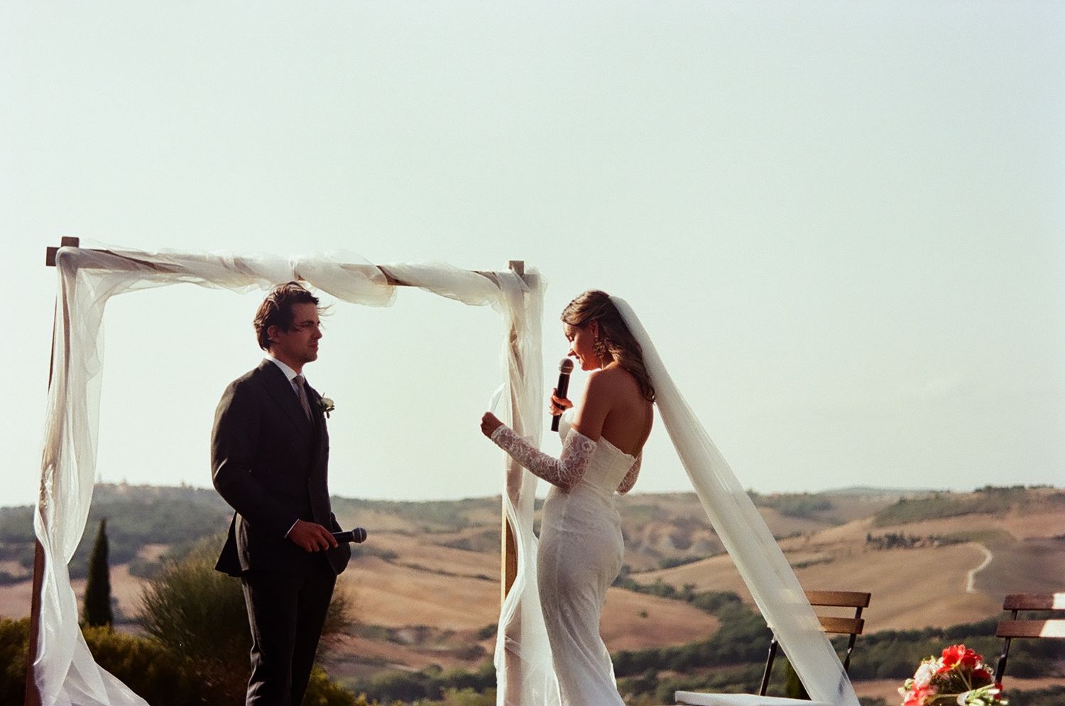 Wedding photographer Italy. 
Luxury destination wedding photography in Tuscany Amalfi Coast, Lake Como. 
Emotional wedding photos