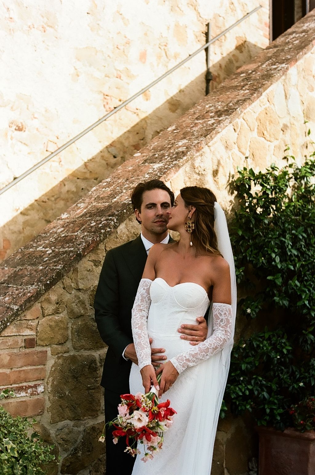 Wedding photographer Italy. 
Luxury destination wedding photography in Tuscany Amalfi Coast, Lake Como. 
Emotional wedding photos