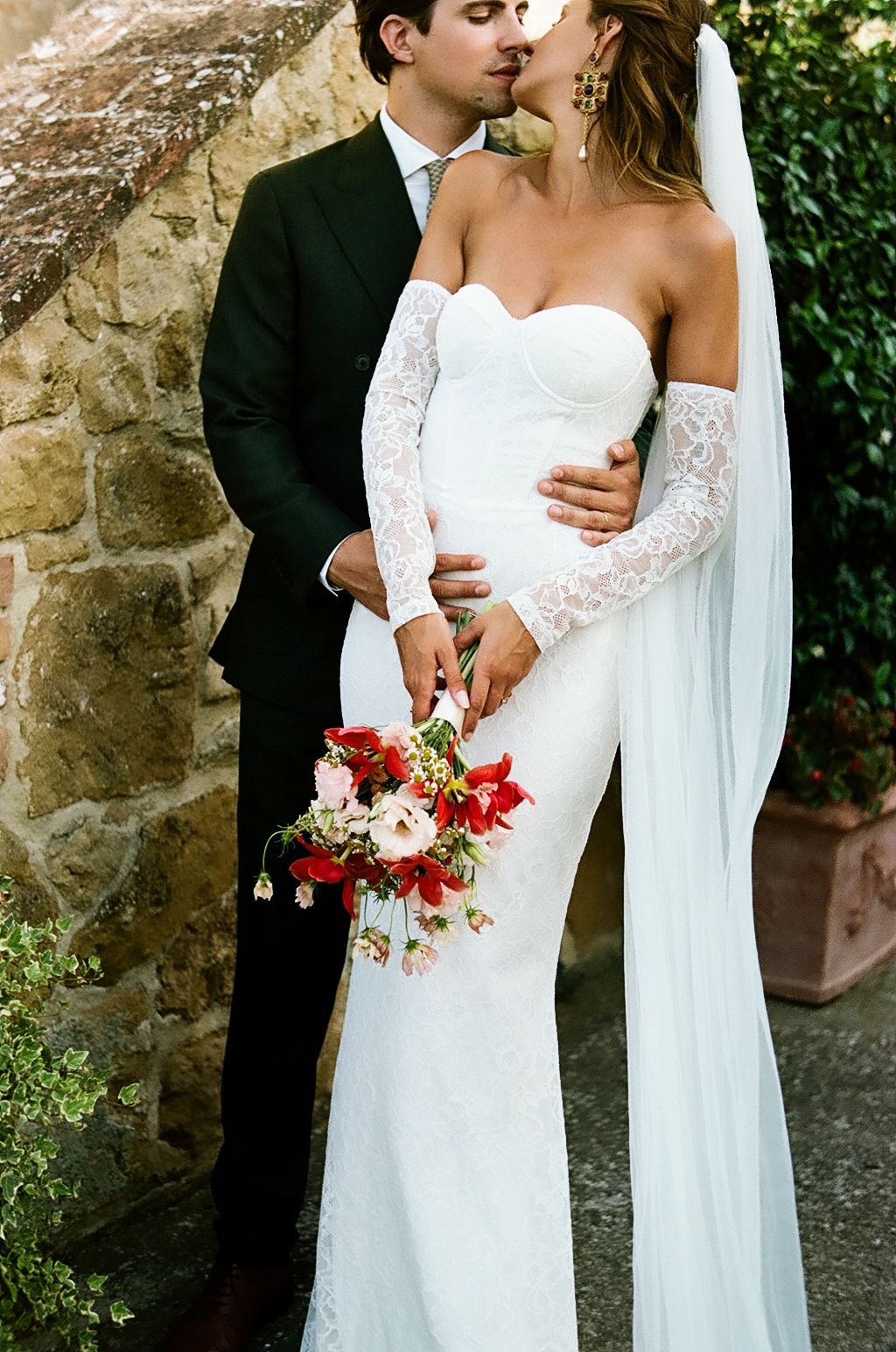 Wedding photographer Italy. 
Luxury destination wedding photography in Tuscany Amalfi Coast, Lake Como. 
Emotional wedding photos