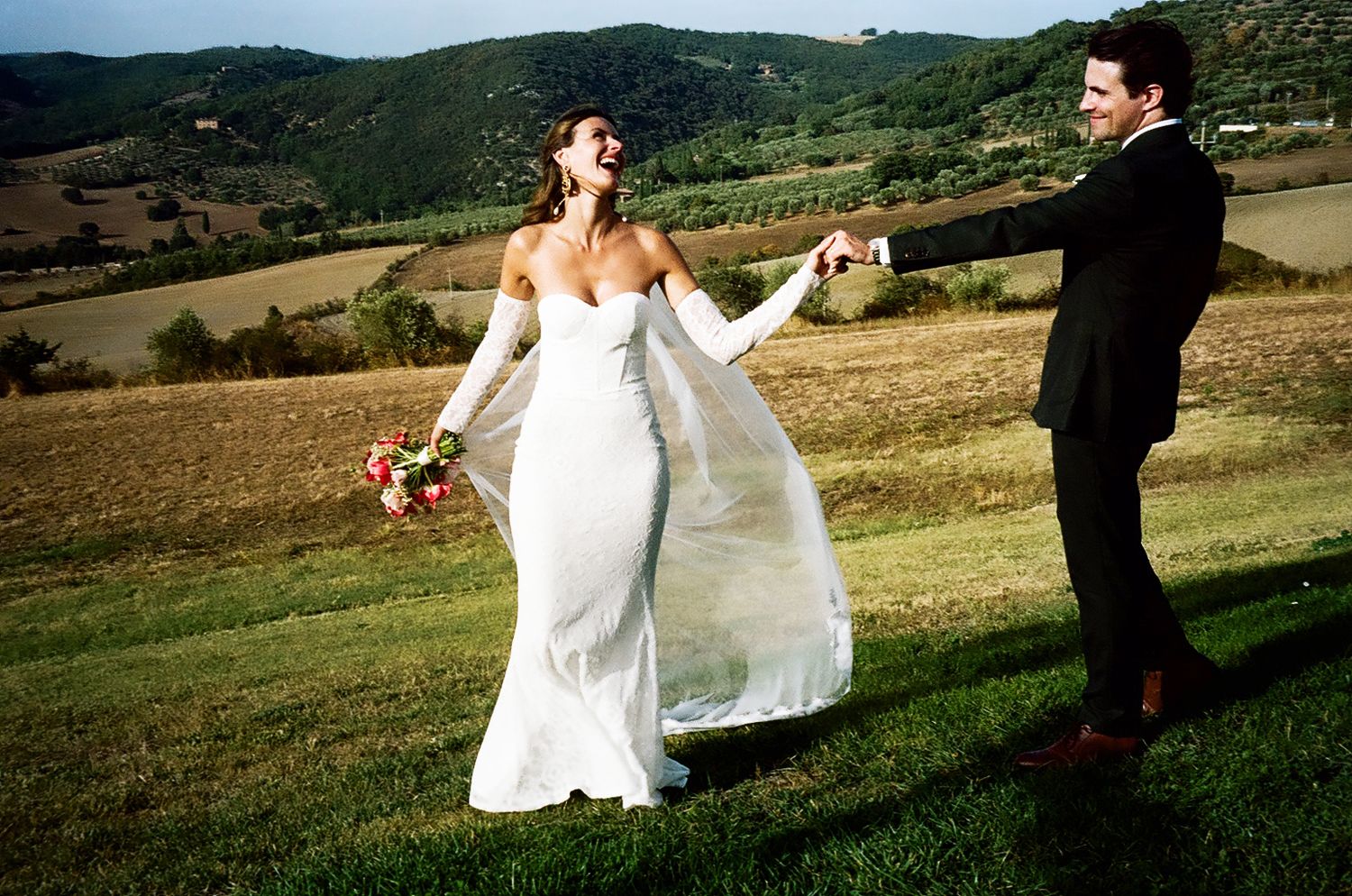 Wedding photographer Italy. 
Luxury destination wedding photography in Tuscany Amalfi Coast, Lake Como. 
Emotional wedding photos
