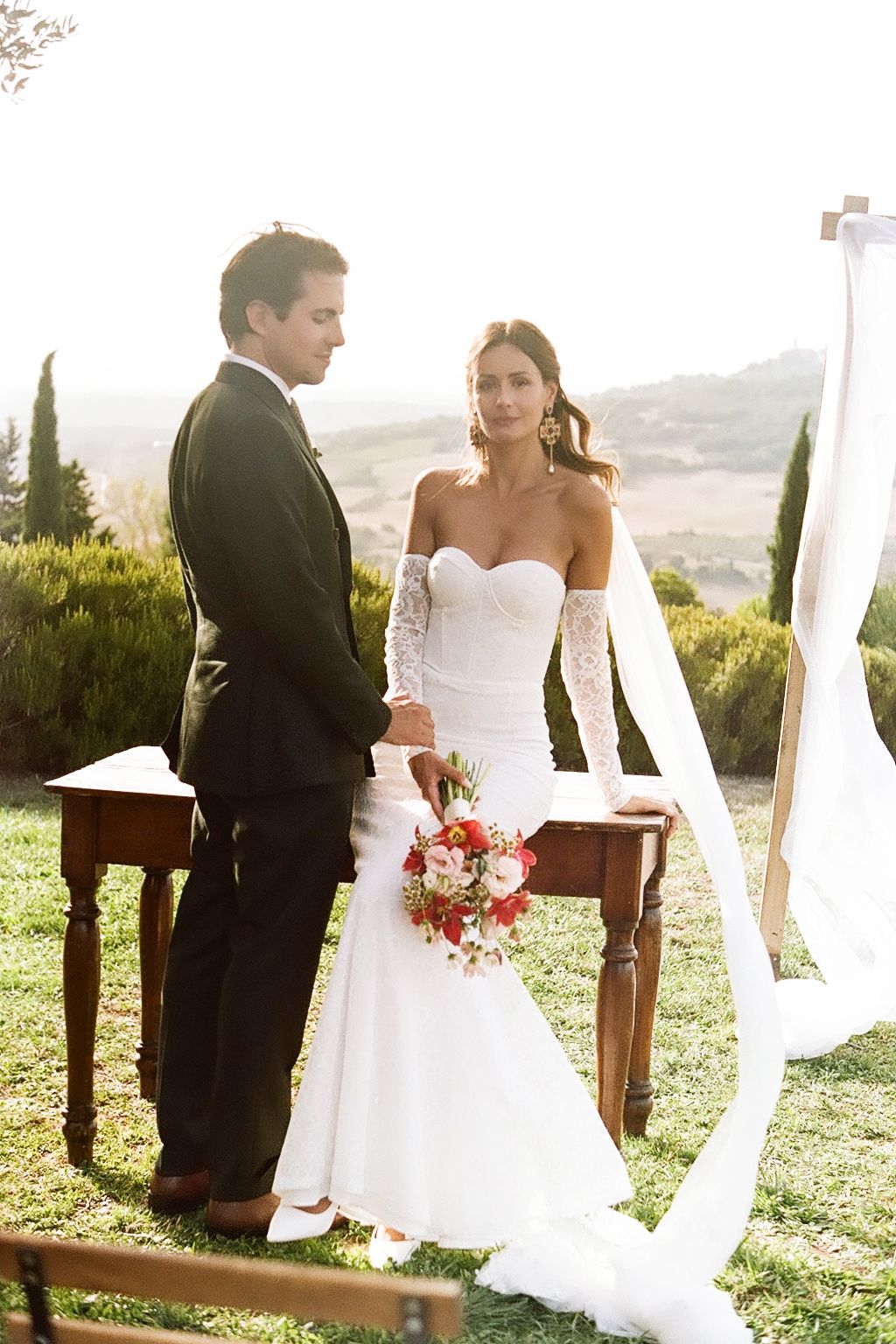Wedding photographer Italy. 
Luxury destination wedding photography in Tuscany Amalfi Coast, Lake Como. 
Emotional wedding photos