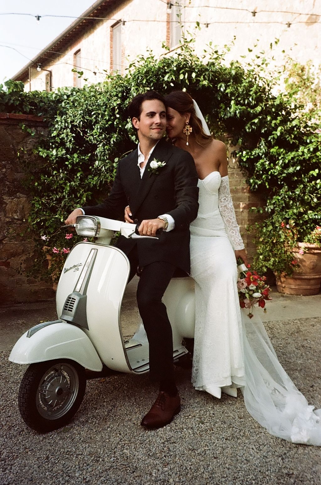 Wedding photographer Italy. 
Luxury destination wedding photography in Tuscany Amalfi Coast, Lake Como. 
Emotional wedding photos