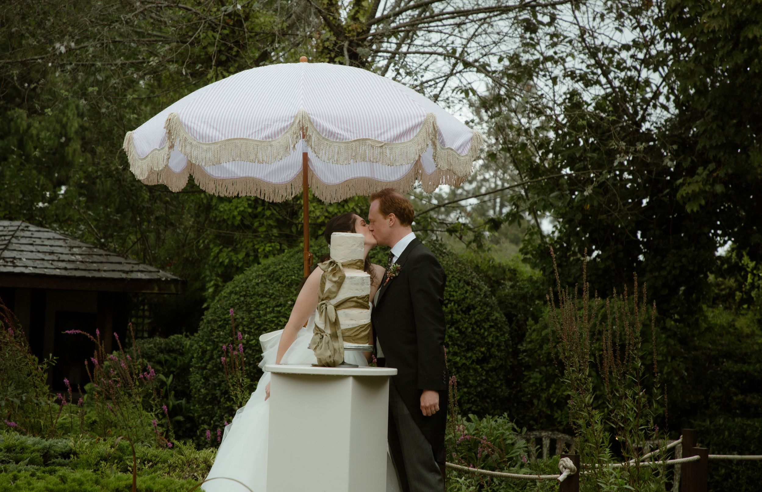 bride and groom cutting the cake wedding photography love emotional