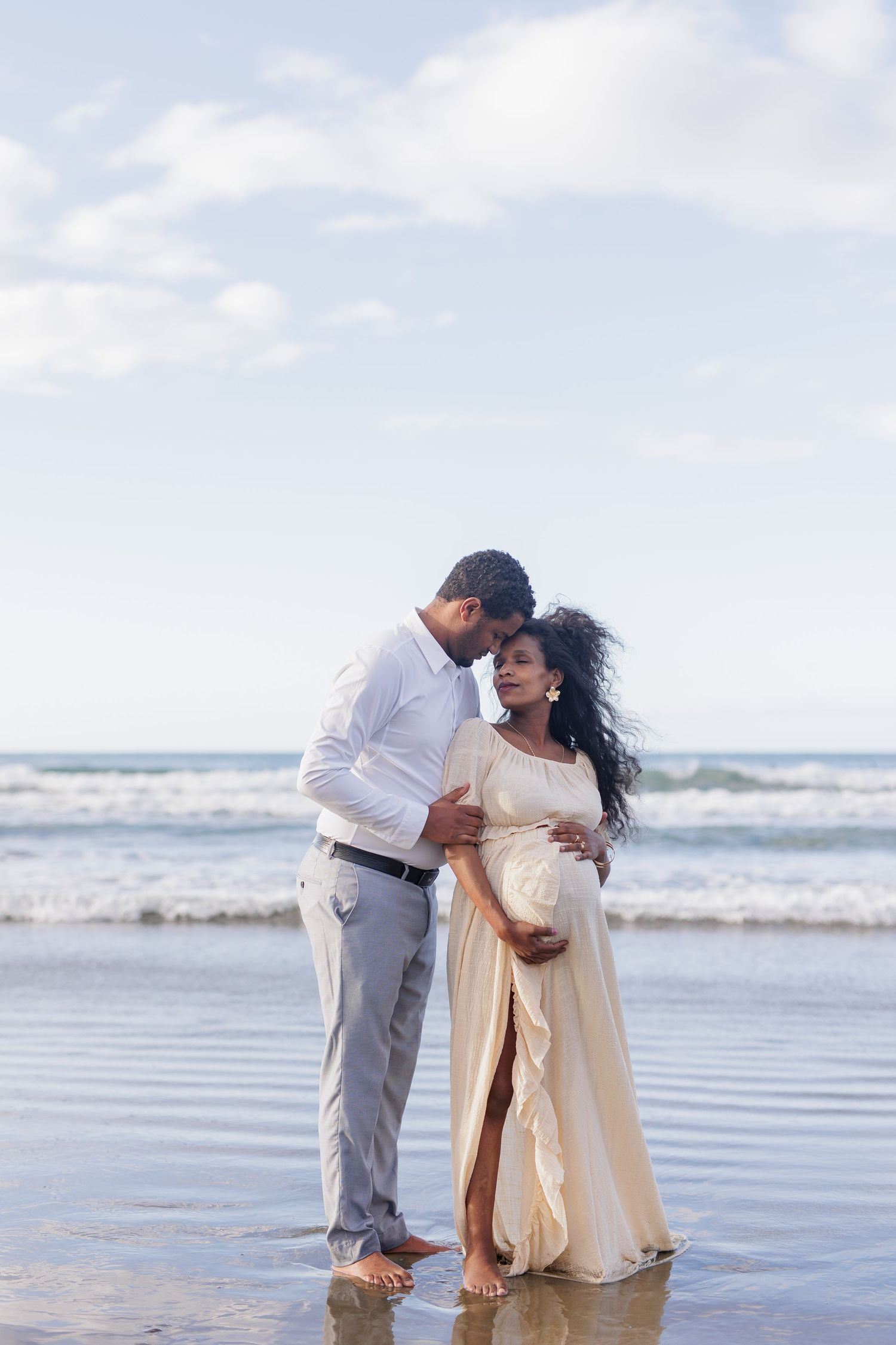 Outdoor maternity photos in Wellington and Porirua