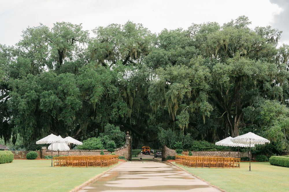 Boone Hall wedding photography captured by candid, timeless Charleston wedding photographer, Allison Hanson Photography