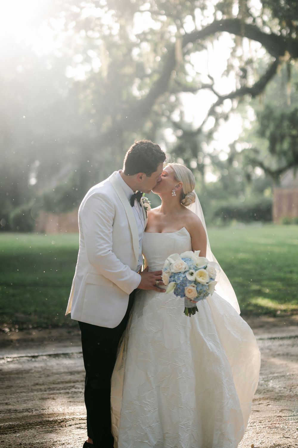 Boone Hall wedding photography captured by candid, timeless Charleston wedding photographer, Allison Hanson Photography