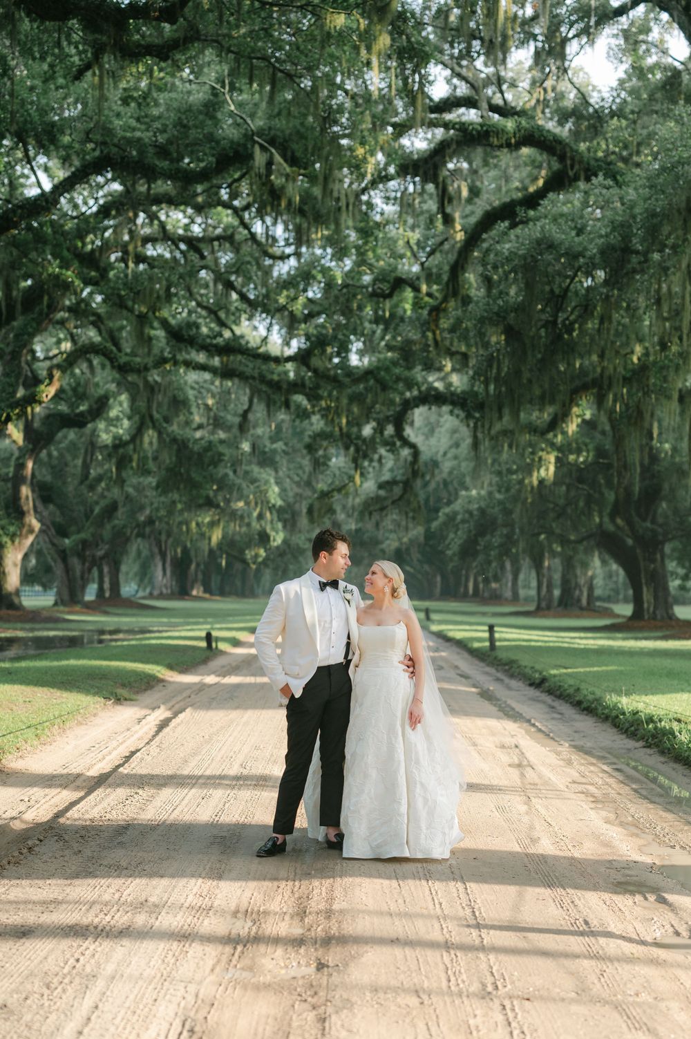 Boone Hall wedding photography captured by candid, timeless Charleston wedding photographer, Allison Hanson Photography