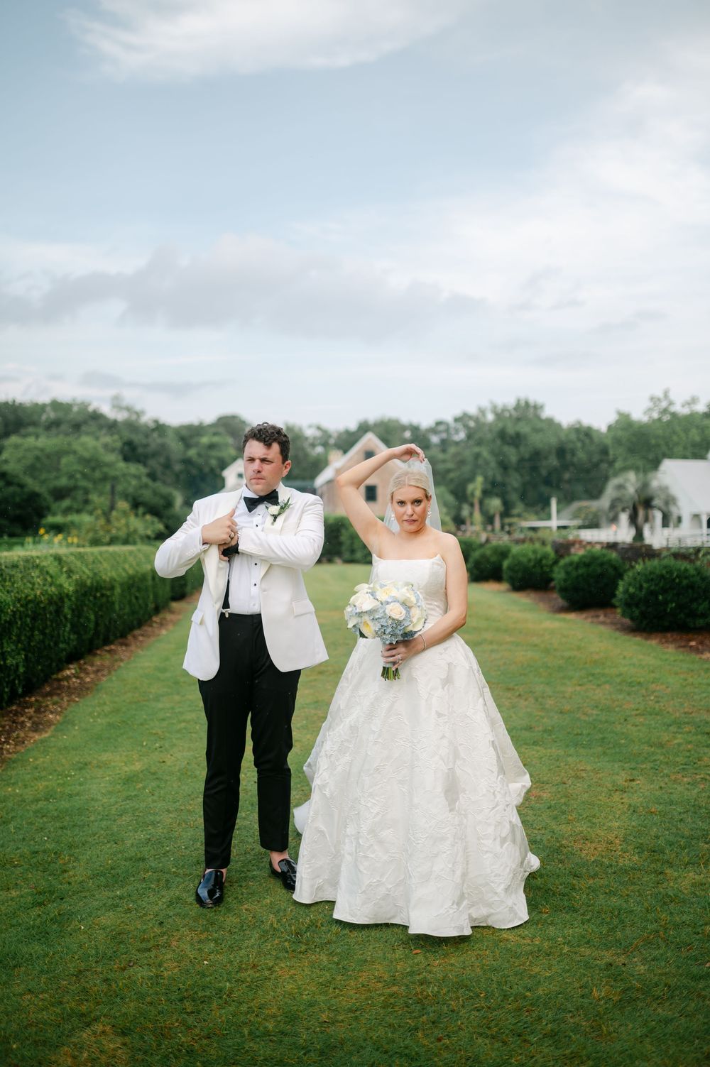 Boone Hall wedding photography captured by candid, timeless Charleston wedding photographer, Allison Hanson Photography