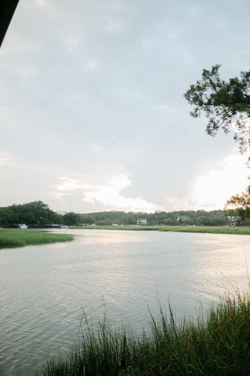 Boone Hall wedding photography captured by candid, timeless Charleston wedding photographer, Allison Hanson Photography