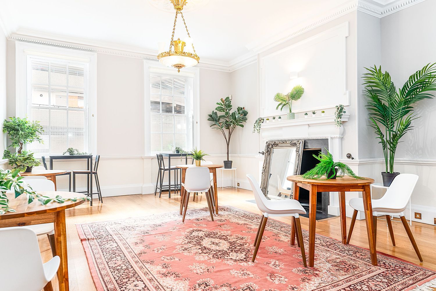 High-quality interior and exterior property photos for estate agents and Airbnb listings in Nottingham and Derby.