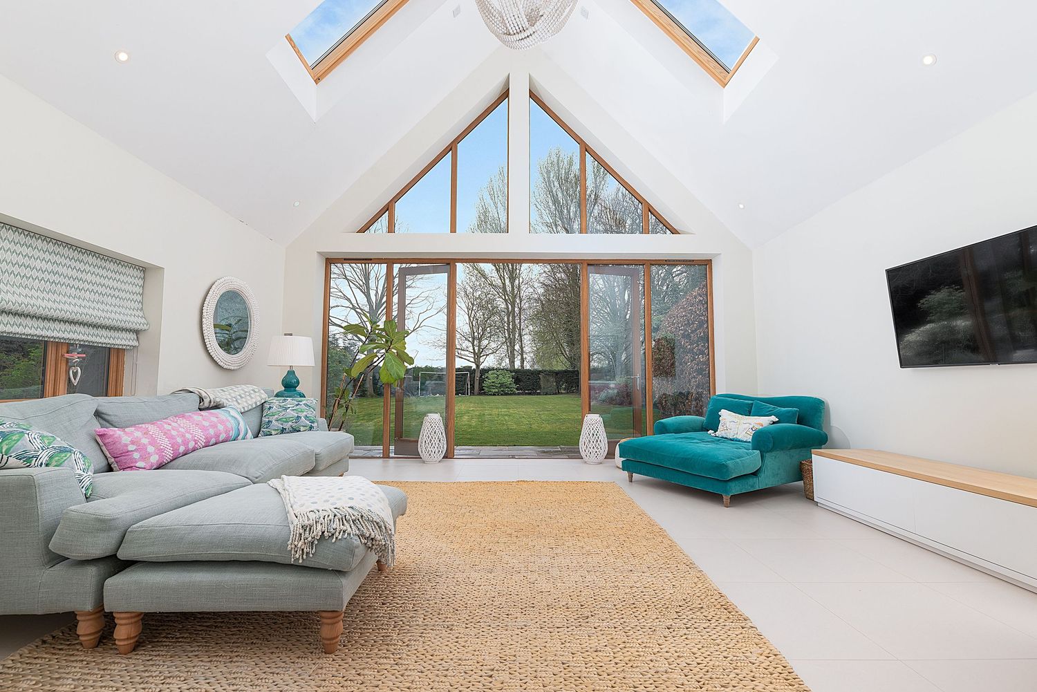 High-quality interior and exterior property photos for estate agents and Airbnb listings in Nottingham and Derby.