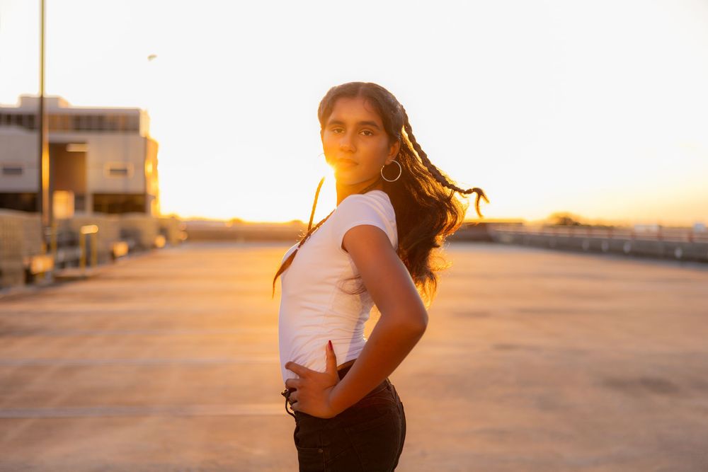 Girl posing for senior portraits on rooftop downtown fort lauderdale