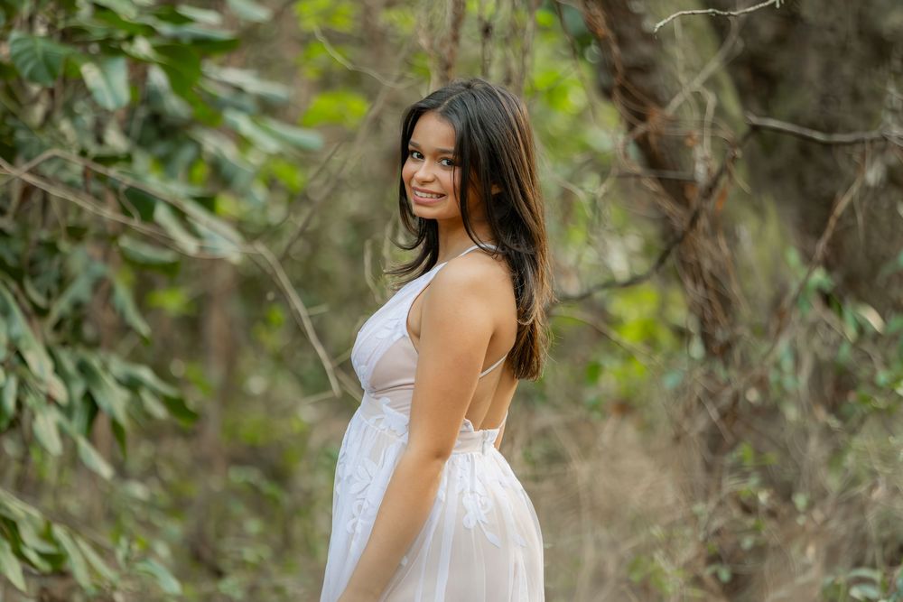 Girl posing for senior portraits at Tree tops Park