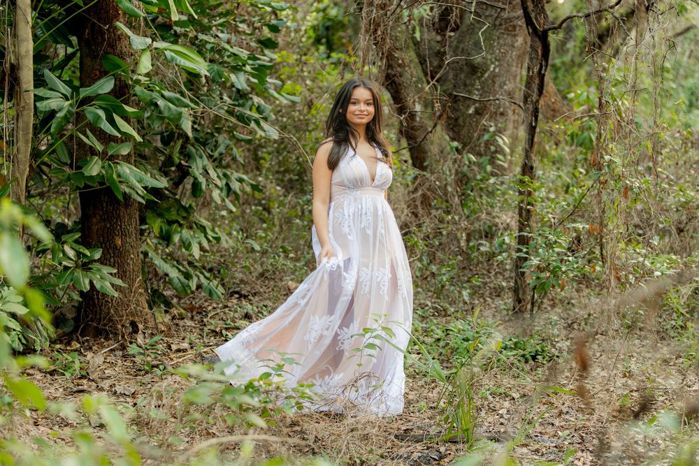 Girl posing for senior portraits at Tree tops Park