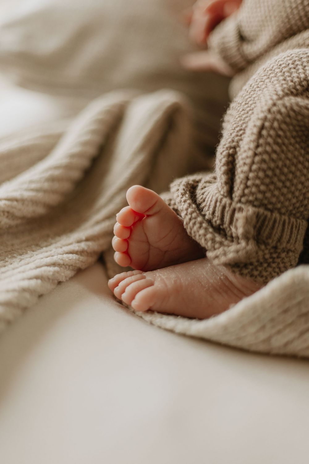 Natural newborn photography based around Kent