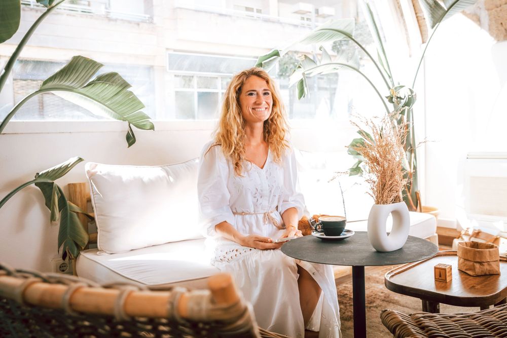 lifestyle branding portrait of business woman enjoying coffee at Café Sāntal in Palma de Mallorca.