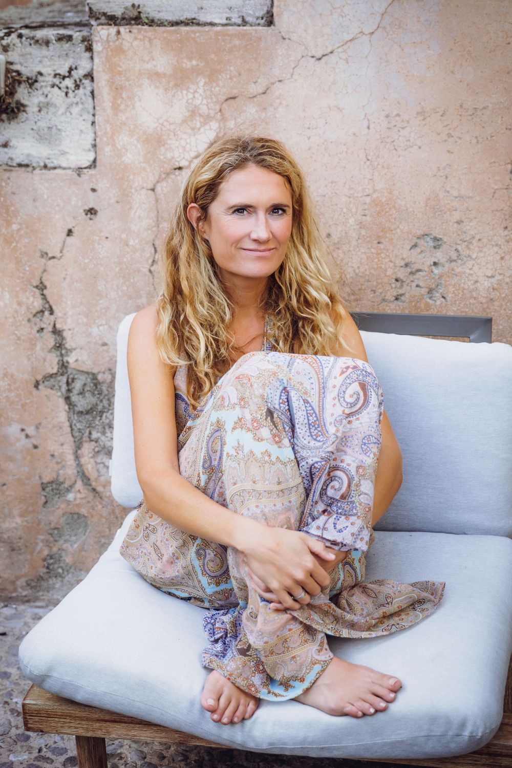 personal branding portrait session at Café Sāntal Palma de Mallorca.