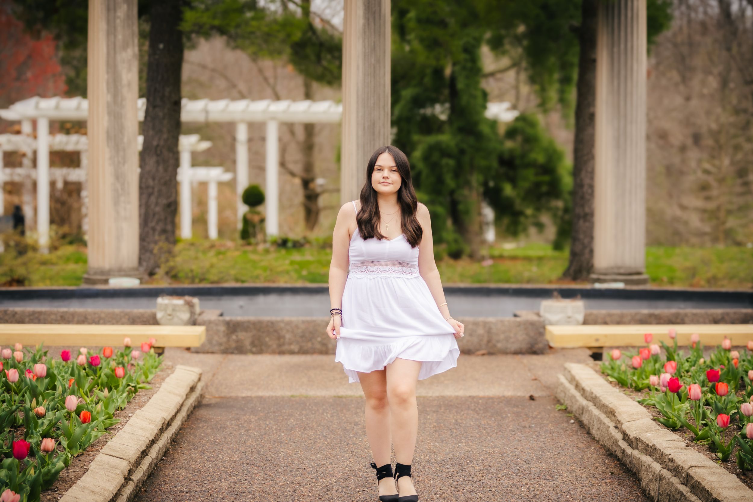 Outdoor spring senior photos in a park in Springfield, Illinois
